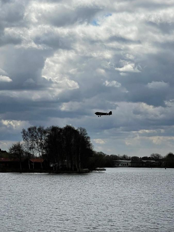 Отель Sunscape Breaks At Tattershall Lakes Экстерьер фото